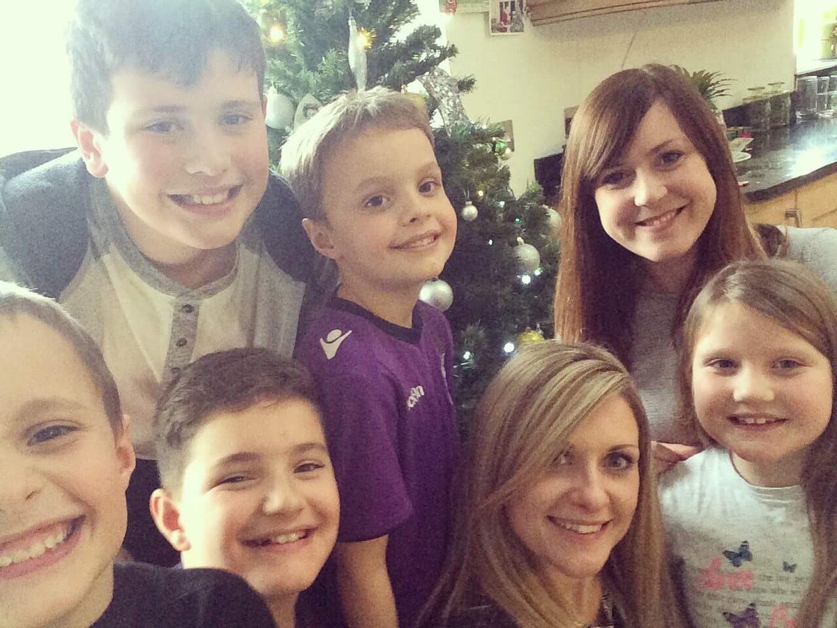Quick visit turned into 5 hours 😂 #becketts #christmas #friends