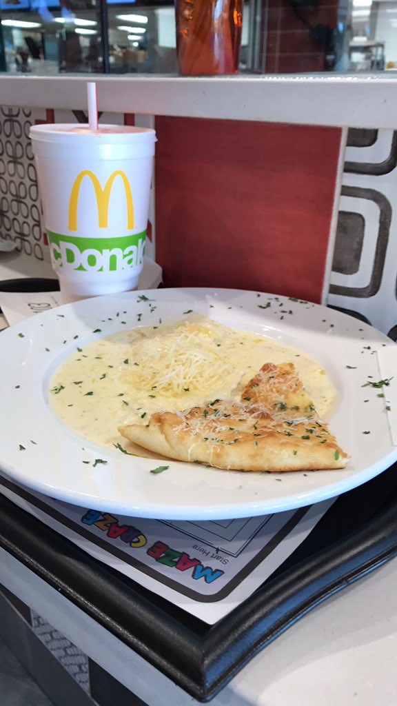 UhmmGreg's tweet photo. This is the most delicious @McDonalds food I have ever had in my life #EpicMcDonalds #EpicMenu https://t.co/5MUyqjHapQ