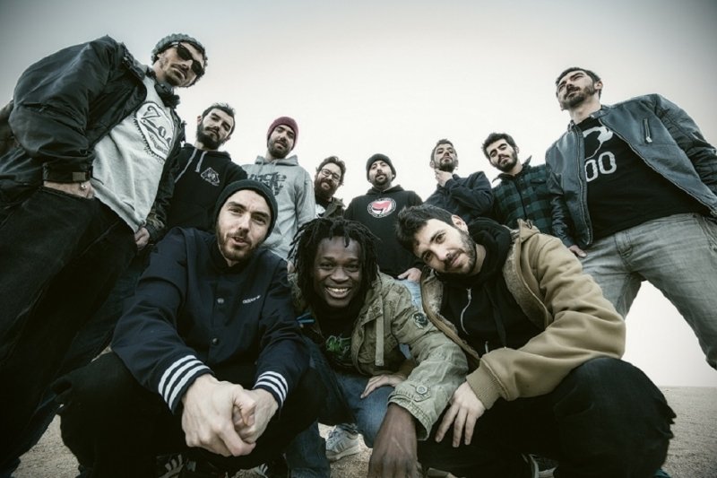 To2Informa2's tweet photo. #MÚSICA
El grupo gandiense @laraizband anuncia nueva gira, La hoguera de los continentes, que finalizará en Madrid el 28 de octubre de 2017. https://t.co/7r7QnHcOzA