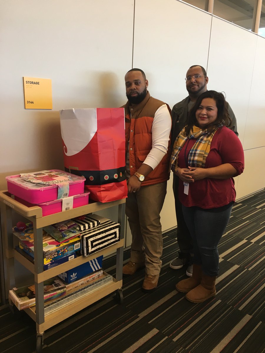 DurhamHealthNC's tweet image. #ProjectBuild is delivering gifts to clients! #happyholidays #GovLuv 🎊🎉🎈🎁