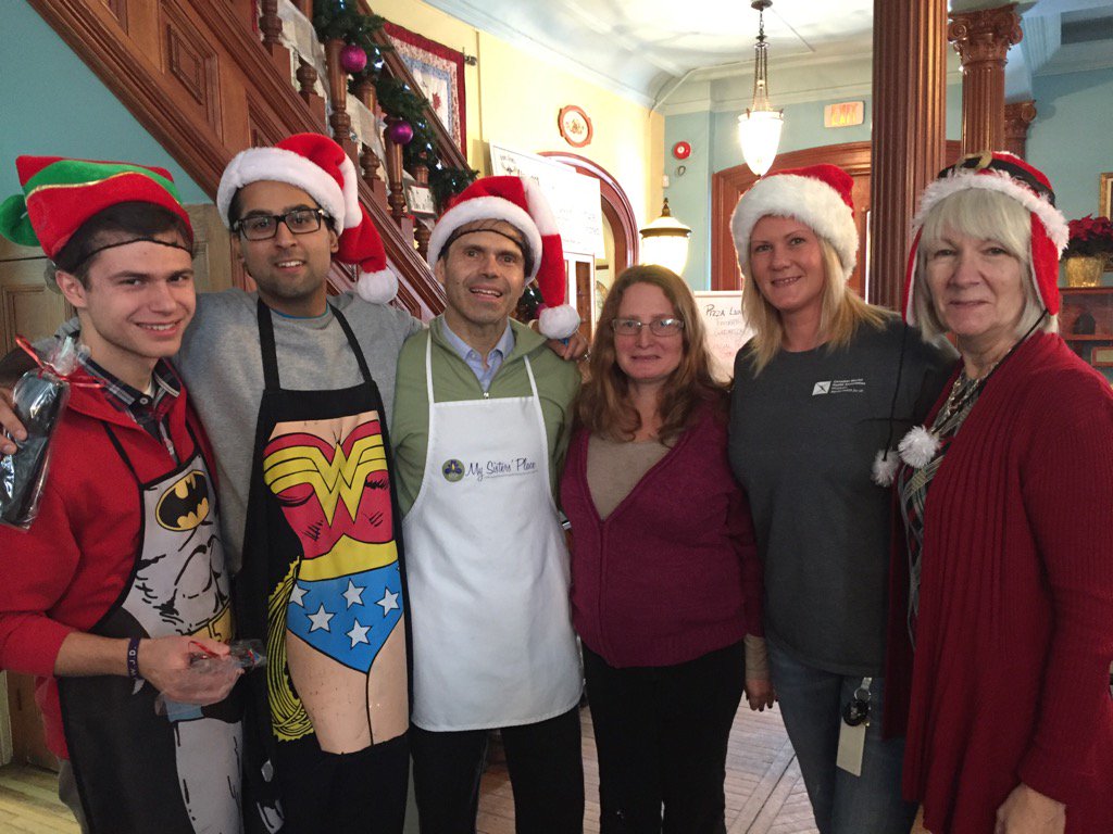 MySistersPlace's tweet image. What an amazing day! @NPaparellaCTV, son Julian , friend Sasha made our day serving donated @ByronPizza #ldnont #Yum