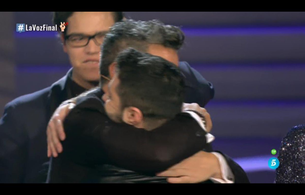 MusicTelecinco's tweet photo. Pero qué momentazo más increíble #LaVozFinal > https://t.co/ZWWybRIhiL https://t.co/6QOFTeAitP
