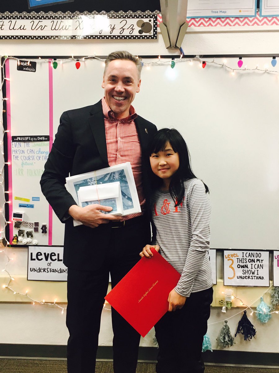 MrsWayne630's tweet photo. So proud of this young lady for winning the AUSD holiday card design. #proudteachermoment @ArcadiaUnified https://t.co/HHAsq01iBZ