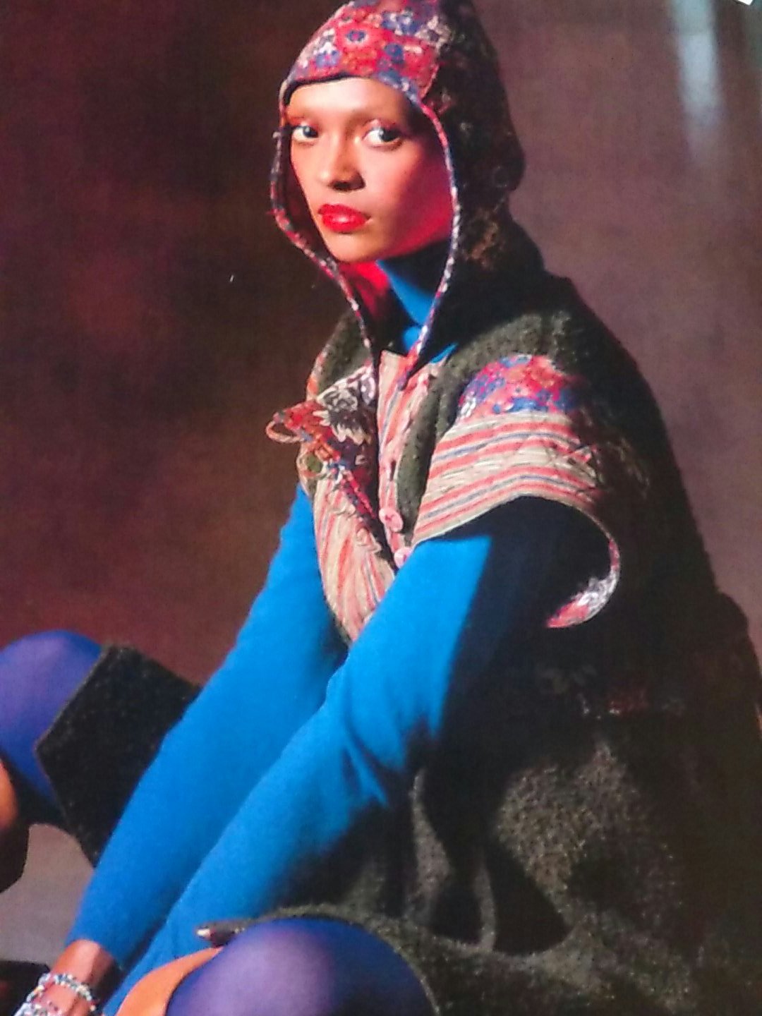 戦前 戦後のレトロ写真 1972年 昭和47年 当時のファッション フォークロア です 民族衣装のイメージを求めたスタイルで 70年代前半に流行します 最初の2枚はセブンティーンより 後の2枚は1975年の原宿の女の子です T Co Gpxka2tg6y