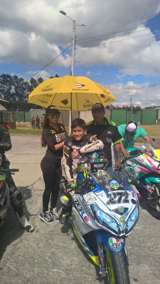 Mi tecnico #Caballito Gracias el me pone mi moto a punto.