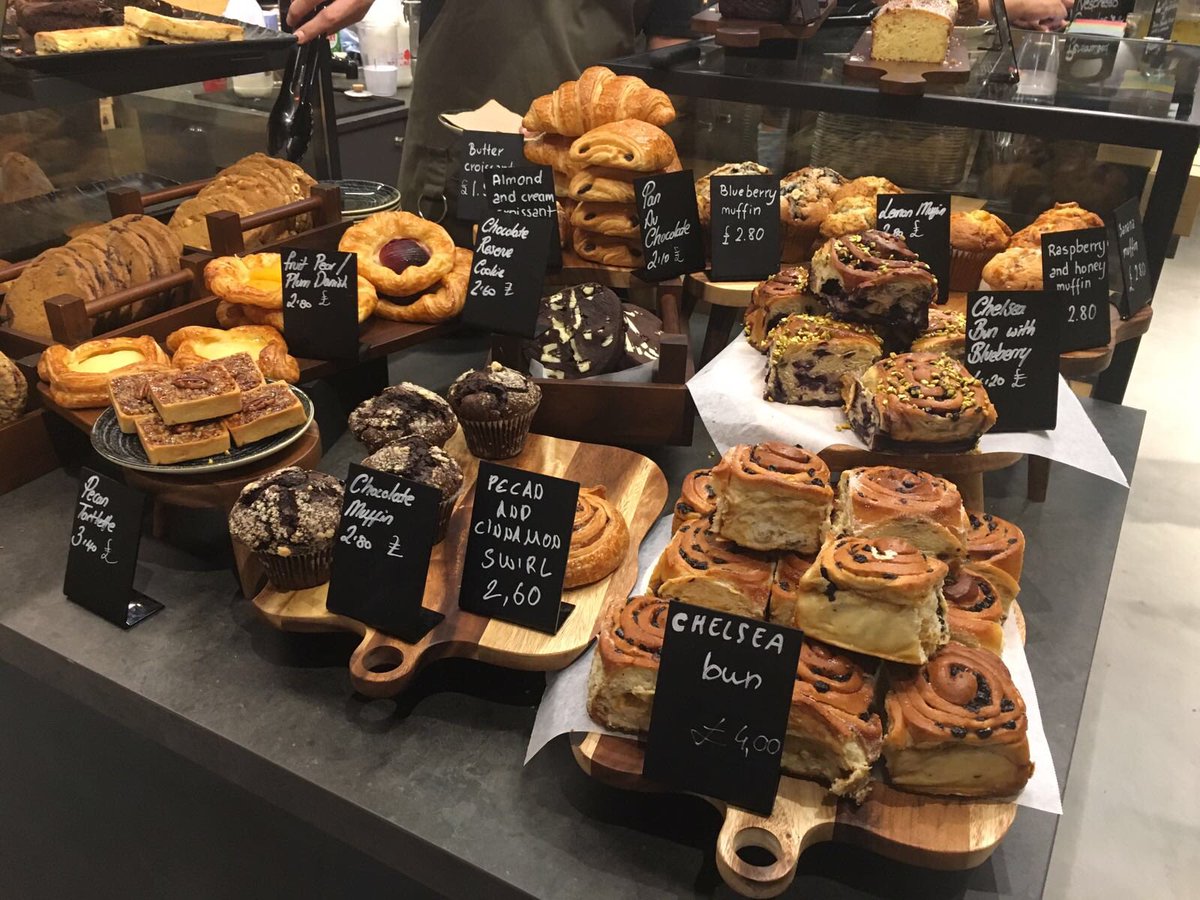 London_Likes's tweet photo. Little bundles of baked goodness, why do you do this to me!? Diet starts in January 👍🏻#baking #cakes #foodie @CoffeeIsland_UK https://t.co/2KkC7JSCLx