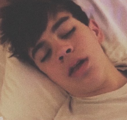 HayesBRA's tweet photo. As melhores fotos do Hayes, são as dele dormindo! BRAZIL LOVES NASH AND HAYES https://t.co/OIUNdDEPj4