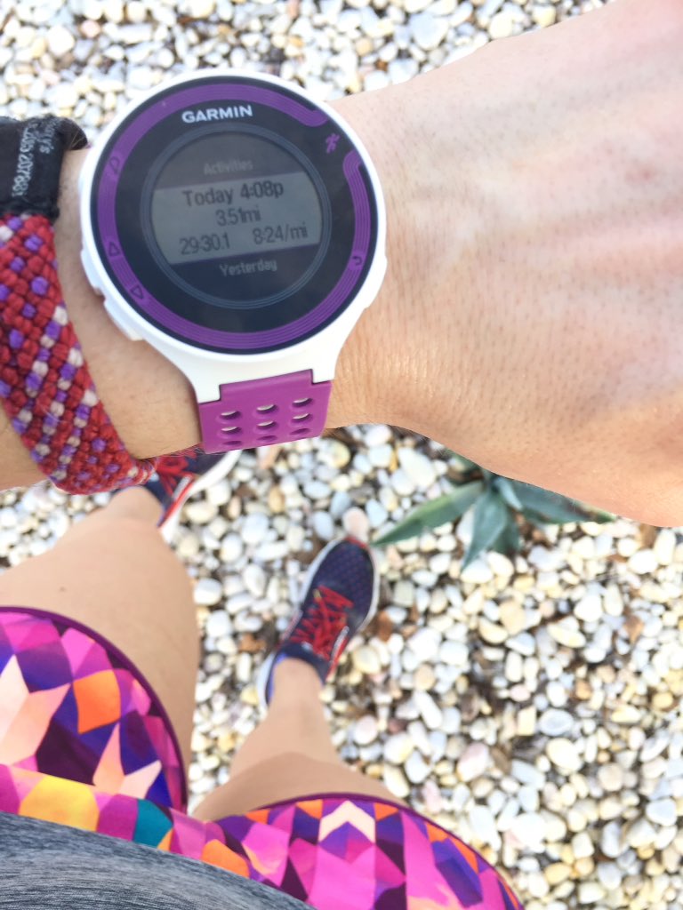 runningkween's tweet image. No better way to celebrate the #FirstDayOfWinter #clearskiesbarethighs #1stdayofwinter @RhodeRunnerInc @GarminFitness @brooksrunning