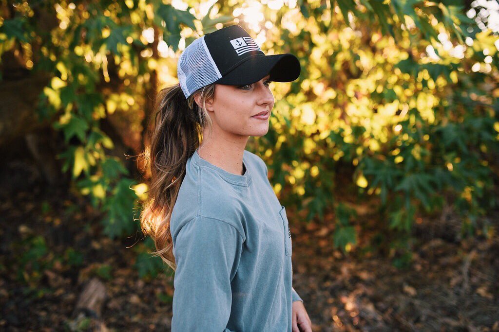 SStandardCo's tweet photo. Retweet for your chance to win a Grey Long Sleeve Tee and one of our Classic Trucker Hats! ⚓🇺🇸 https://t.co/wtYi5NOSqe