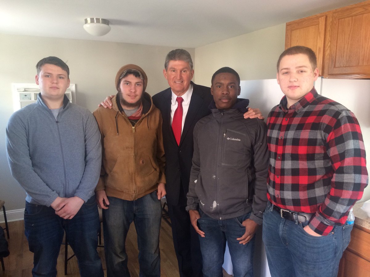Sen_JoeManchin's tweet photo. Yesterday I toured tiny homes built by #WV high school career tech students &amp; volunteers 4 WVians who lost their homes in the #wvflood https://t.co/L6Sv6it8fG