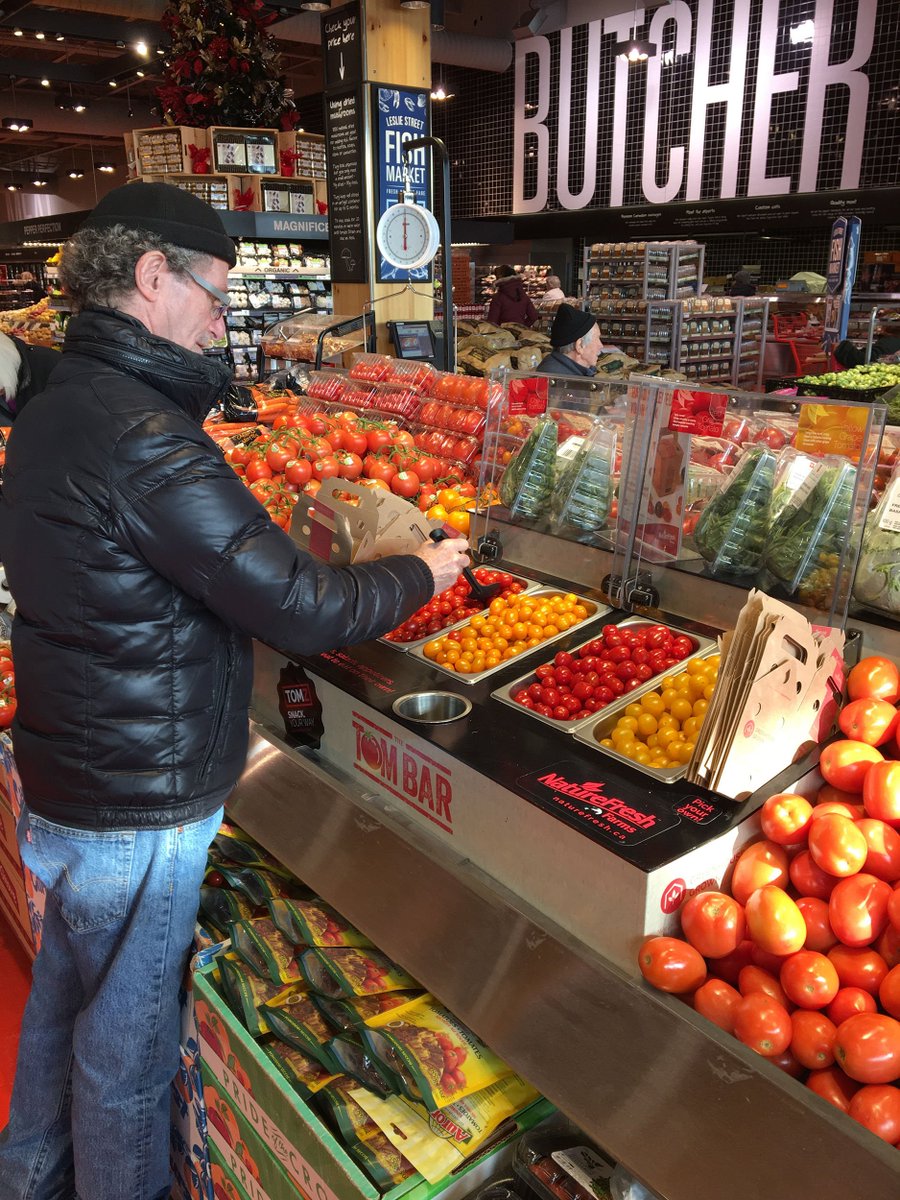 Nature_Fresh's tweet photo. A couple of red, orange or even a bunch of yellow snacking #tomatoes. Your #TomBox is hand selected by you. Video: https://t.co/u5MYMJlv9r https://t.co/lthcDVCd6z