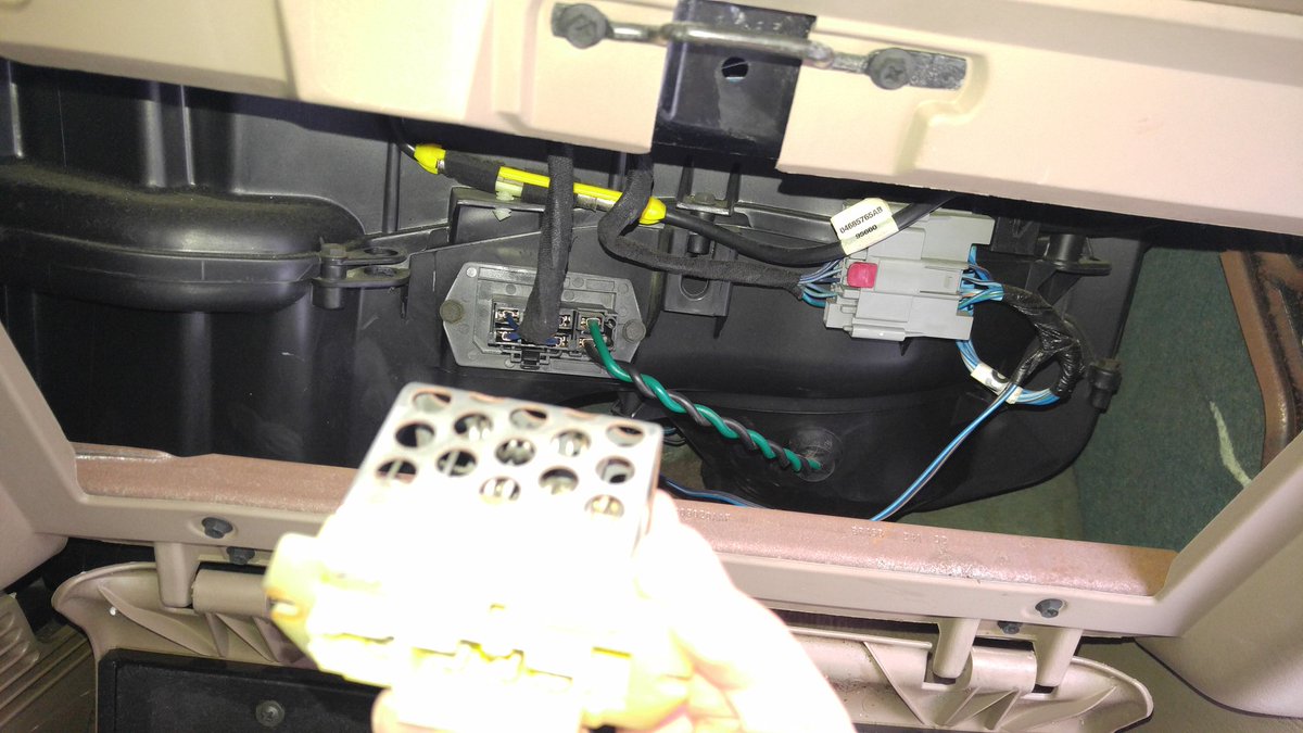 DParini30's tweet photo. Just call me mechanic... Just fixed my blower motor resistor myself and saved 85.00 
#winning #savings #momthemechanic https://t.co/k8rAJwCg99