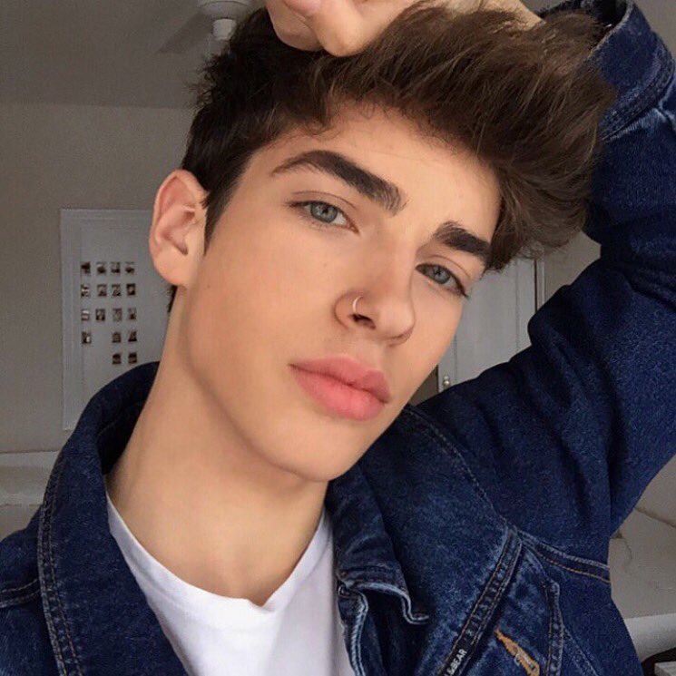manuriosfdez's tweet photo. #BestSelfies2016 https://t.co/FYeNXeyLEg
