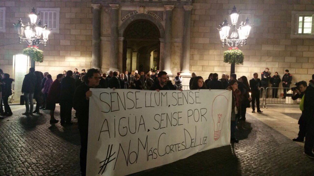 Ahora_Podem's tweet photo. Hoy en Barcelona salimos a la calle a decir No a la pobreza energética 
#HoyApagón21D https://t.co/BbLEsVDsL5