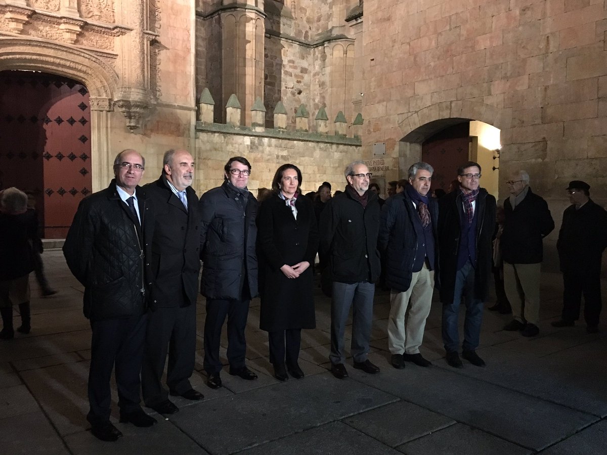 dipusalamanca's tweet photo. Magnífica inauguración de la restauración de la fachada de la @usal Enhorabuena https://t.co/XM0L9WuvmI