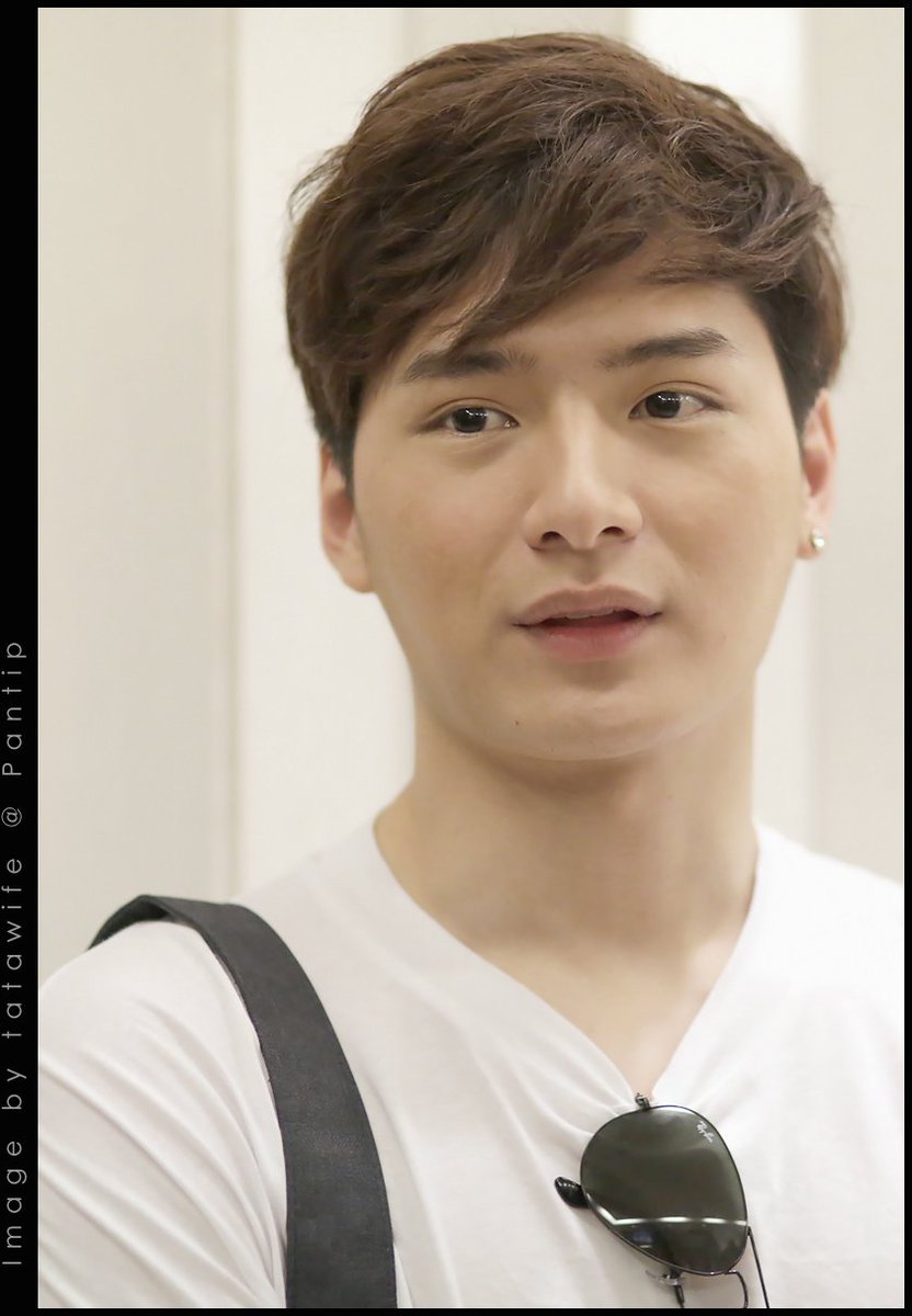 KarlTatawife's tweet photo. คริส พบปะแฟนคลับหลังอัดรายการ นอนดึก [21/12/2016] #1 ชอบรอยยิ้มของเธอนะ #StayStrongKristtps https://t.co/qPHRnW4dpx