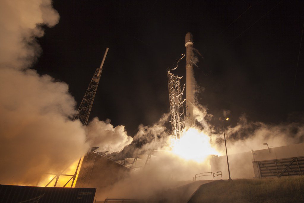 fallstechforce's tweet photo. #ThisDayInTechHistory, it's already been a year since @SpaceX landed their #Falcon9 rocket. https://t.co/q7uuB8fY4d https://t.co/OkIk45Ijr6