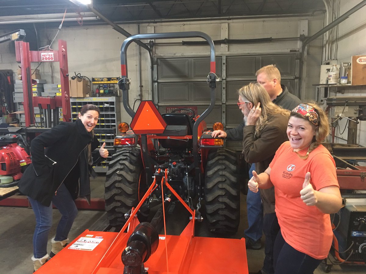 LouisvilleGrows's tweet photo. Learning about how to operate this beaut! #hopecommunityfarm #kickstarter #urbanfarm https://t.co/K0SYr8cAgW