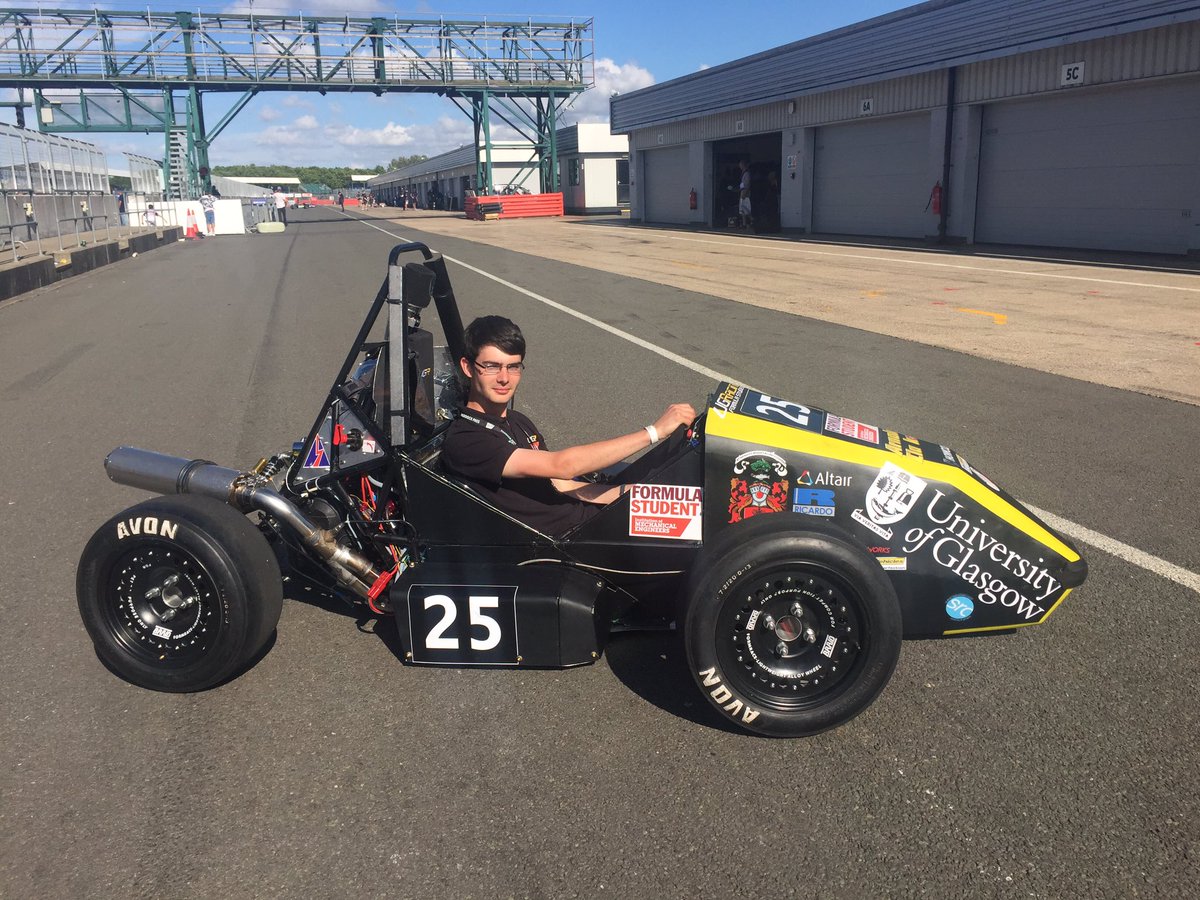 UGRacing_fsae's tweet image. #UGR's Head Engineer, Kester, has chosen his favourite #FS2016 photos for today's #25DaysofUGR!