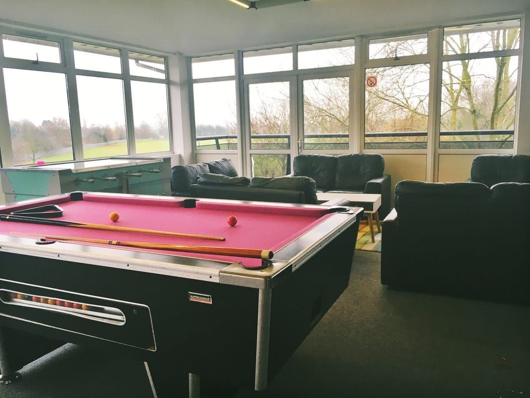 UWStudentGuide's tweet image. Your mum can't do your laundry if you go to university...So check out Harrow Halls' amenities! buff.ly/2hiZRW4 👕🐱📺🎱  #ExploreUW