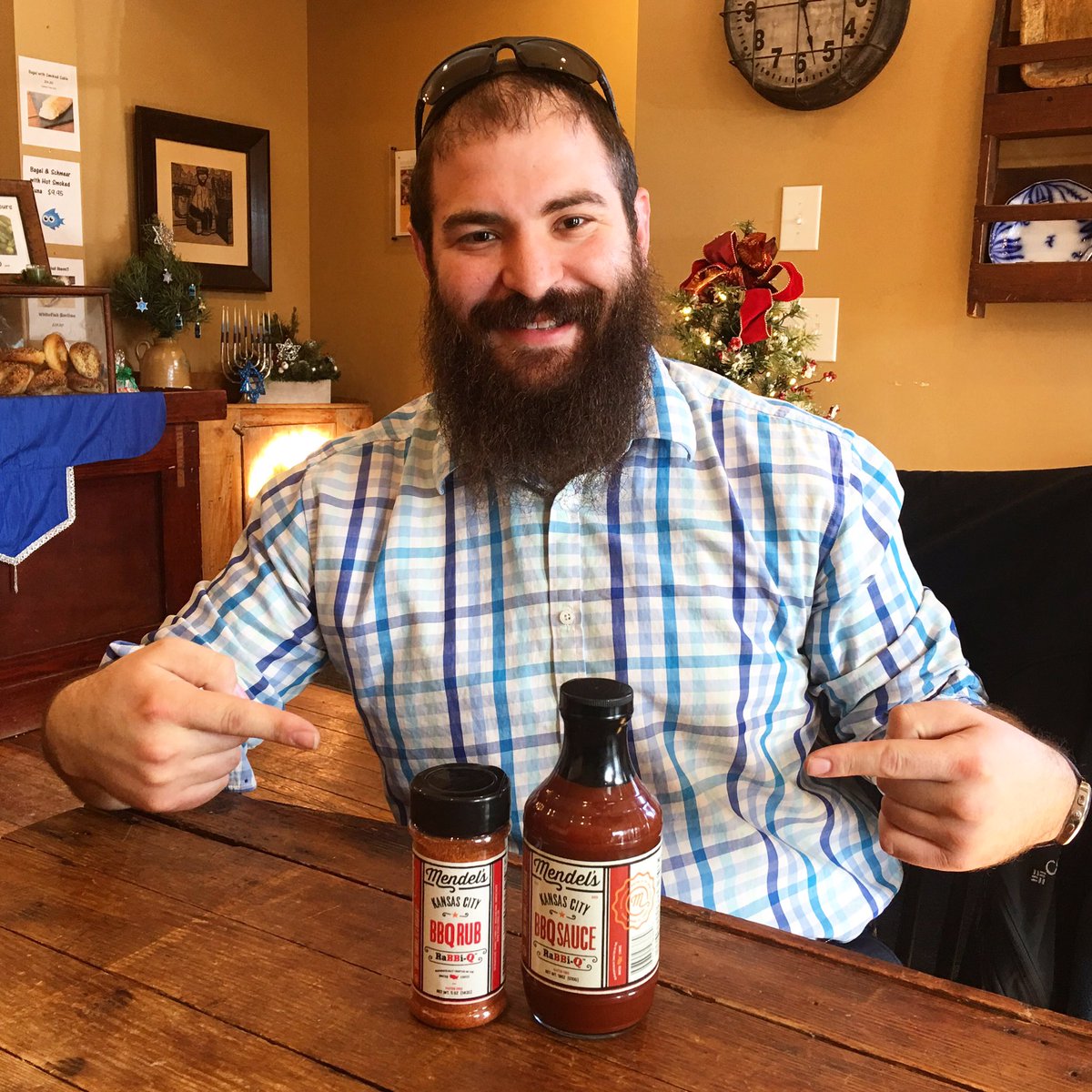 seanludwig's tweet photo. Just had an awesome conversation w/ @BBQRabbi in KC. He's one of the top kosher BBQ guys in the world &amp; now selling his own sauce &amp; rub. https://t.co/iu5Grc8DCH