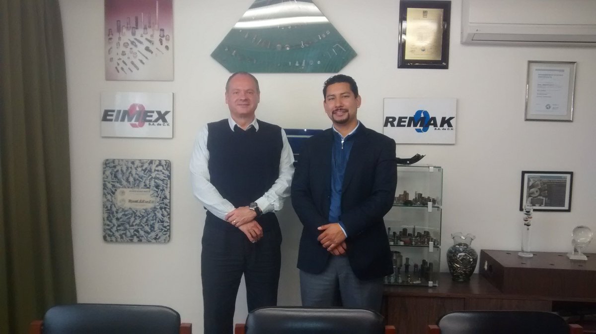 INDUSTRIALESMX_'s tweet photo. Visitamos a nuestro Vicepresidente @Industrial_MX Lic. Carlos Alverde. Dir. Gral. #EIMEX revisando agenda 2017 para apoyar a la industria https://t.co/urS9tqV9DA