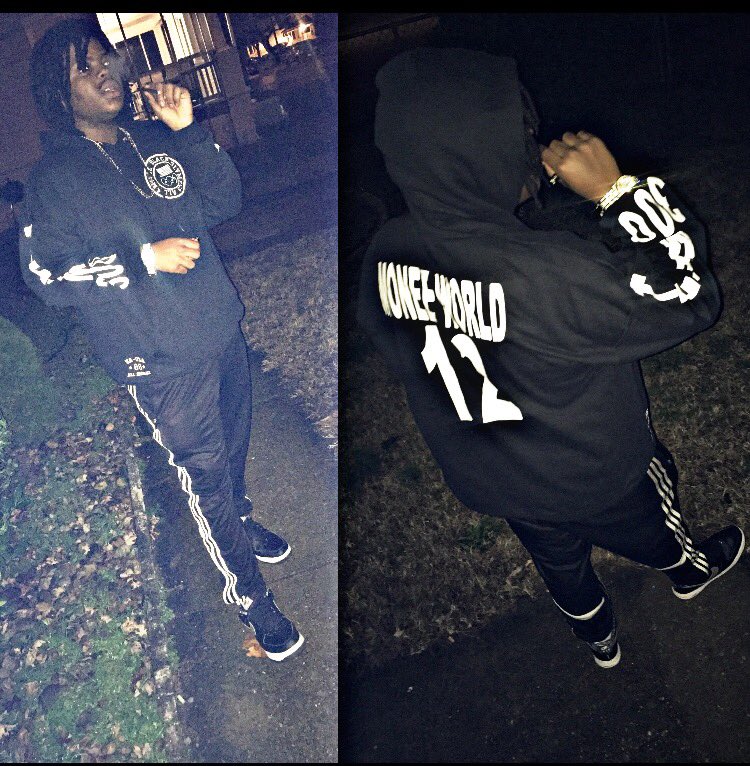 FatBoiiPhonso's tweet photo. #MoneeWorldπβ½οΈ #Team3π―βΌοΈ #All$milesππΎπ€πΎ https://t.co/uU8WzQoQ8C
