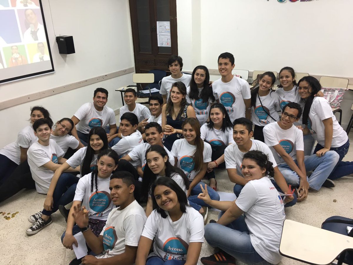 laembajada's tweet image. Los chicos de Access aprenden sobre la tradición de #Hannukah, celebrando la festividad durante las clases de inglés :) #GoAccess