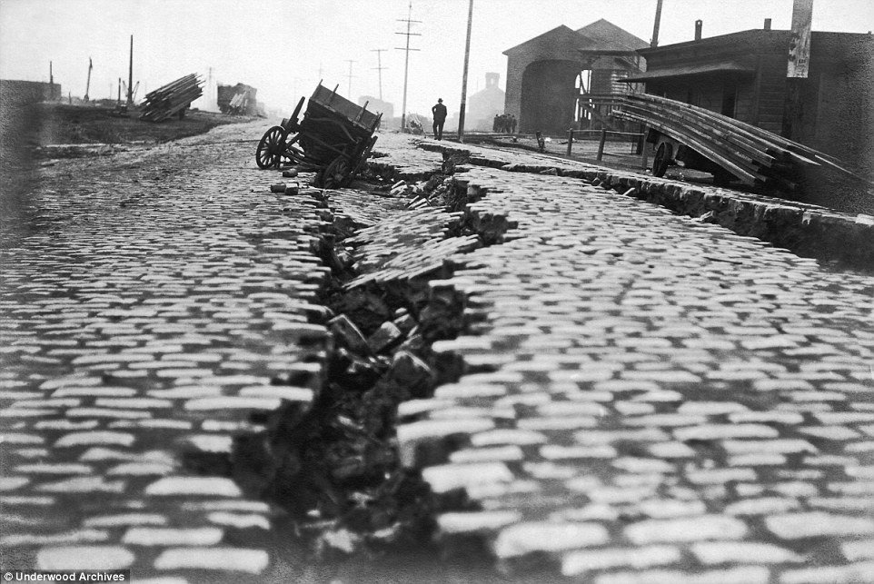 JRJigour's tweet photo. Did that feel like an earthquake? #Nautapocalypse https://t.co/4W2qAKzl5x https://t.co/lmBTQfT1ld