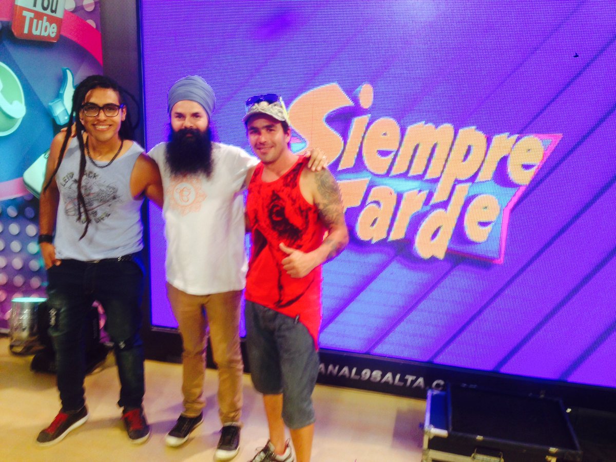 MiqueasMKG's tweet photo. En un ratito en #SiempreTarde por @canal9salta tocando con #Mikarma !!! @mikarmagonzalez https://t.co/D2dLbOz9xx