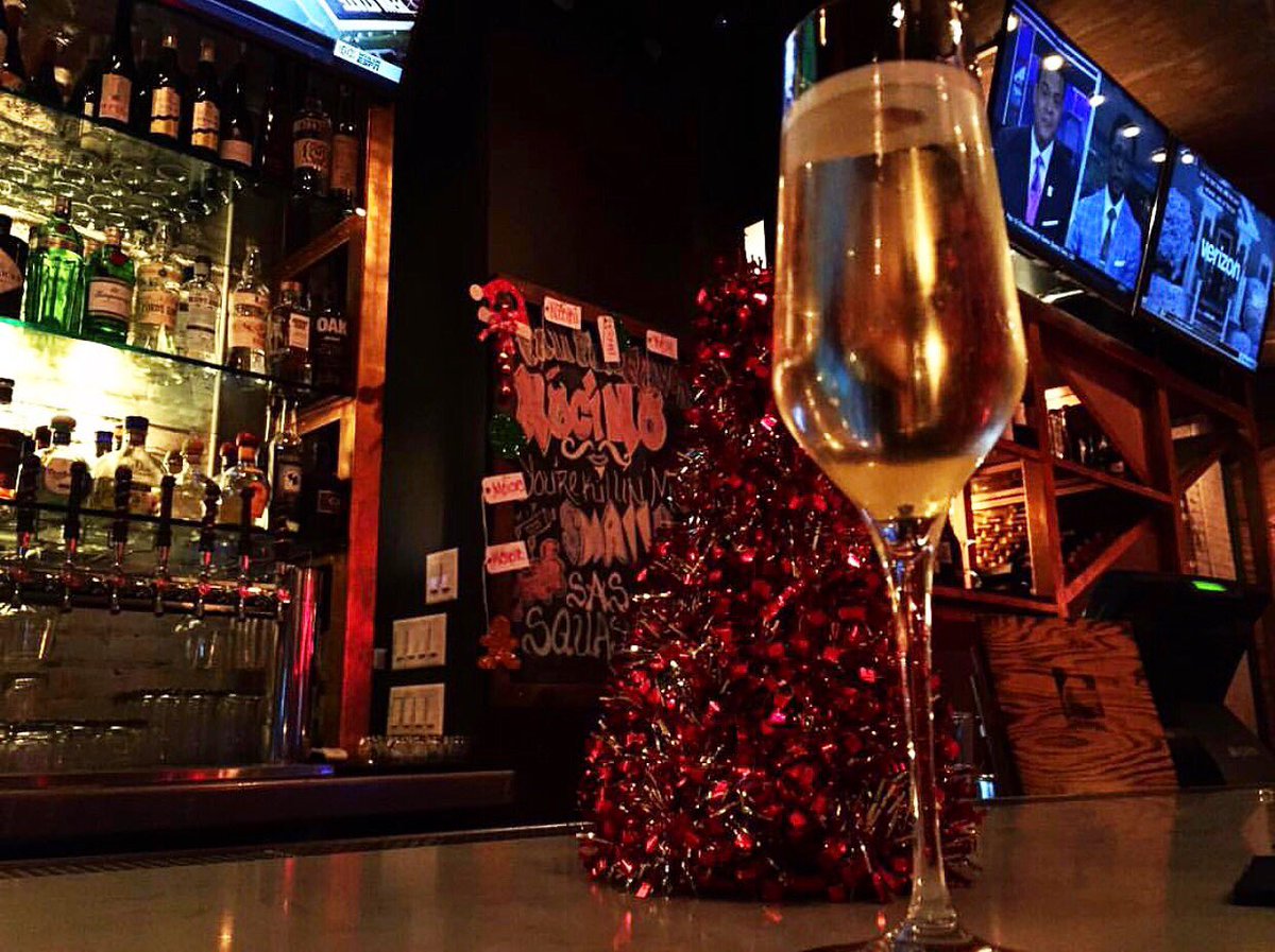 bonfire_dc's tweet photo. Have you gotten your Winter Wonderland #NYE tickets yet? Ring in 2017 with #BonfireDC! 📷 via our IG feed. https://t.co/BIs12cyQ2Y