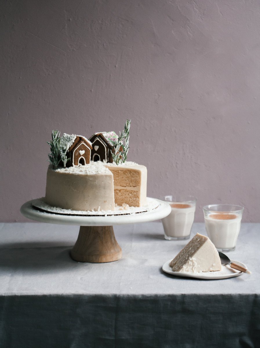 EnHorchata's tweet photo. Need a cake idea for the holidays? @acozykitchen has an amazing #horchata cake recipe! https://t.co/k0scTQ5ygd https://t.co/8g1Vu0uEIN