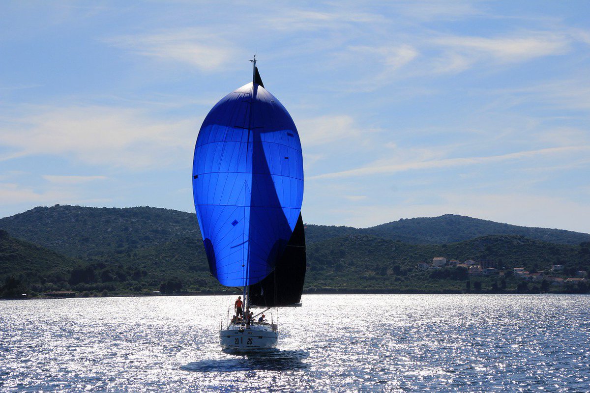 #WiseWords: "#Sailing teaches alertness &amp; courage, &amp; gives in return a joyousness &amp; peace that but few #sports afford." #GeorgeMatthewAdams