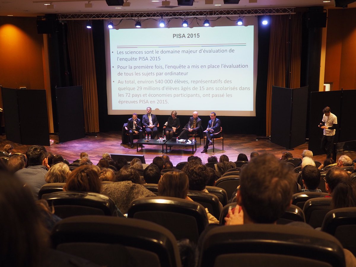 re_asnieres's tweet photo. Table ronde #EnMarche sur l'éducation devant une salle comble à #Boulogne ! Restitution passionnante sur #pisa2016 par @CharbonnierEDU https://t.co/YLqlfoWErA