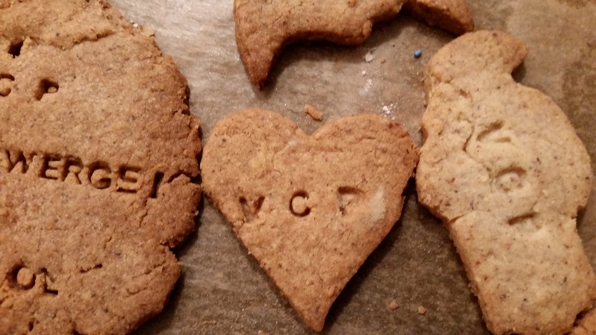 schorschialism's tweet photo. In der letzten Gruppenstunde für dieses Jahr haben wir Plätzchen gebacken.
#Pfadfinden
#VCPBBB
#OttoWitte
#Scheinzwerge https://t.co/SmykDHtq3D