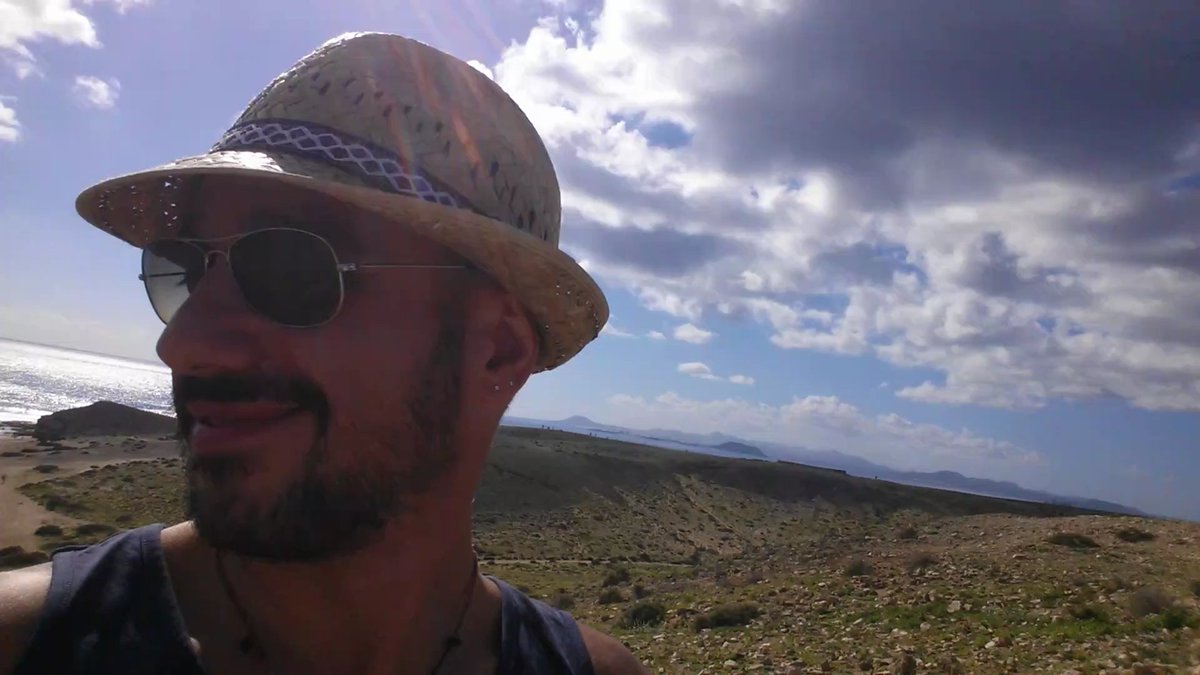 DottGuarino's tweet photo. #Lanzarote✌ #joelesepel #JOELSE #canaryisland #Canary #rockero #PAPAGAYO #tobefree #decembertime #nearchristmas🎄🎉🎅 #JOELSEPEL #AtlanticOcean https://t.co/RWwRIcMlmS
