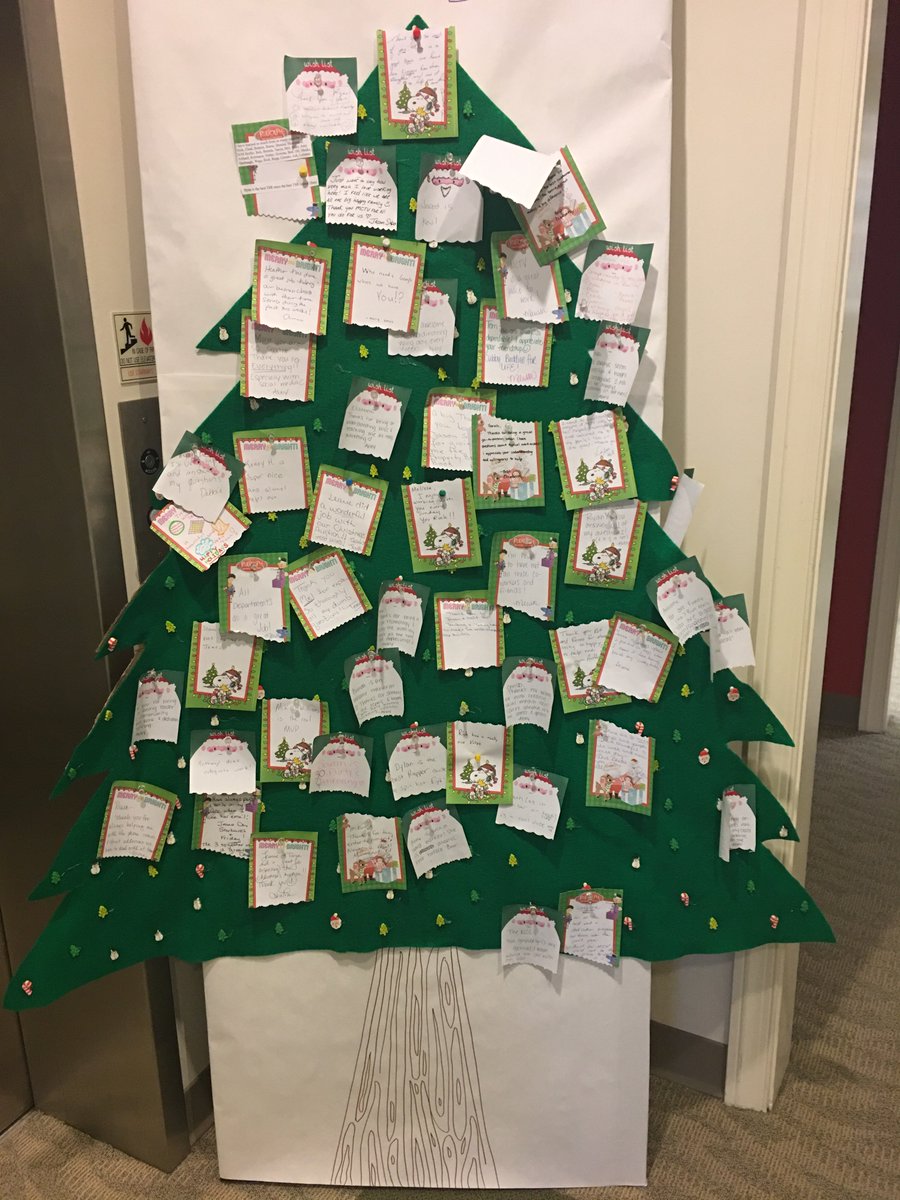 MCTVOhio's tweet photo. The MCTV staff's smile tree is a reminder how important we all are. #SmileThisSeason #MCTVstaffrocks #ComplimentsGoALongWay https://t.co/zBelX7ujhM