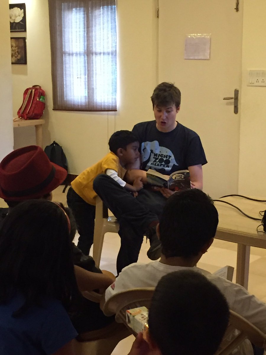 nightzookeeper's tweet photo. NZK Josh @thewikiartist telling more children about the Night Zoo in India. #setcreativityfree https://t.co/5PPoag7iI9