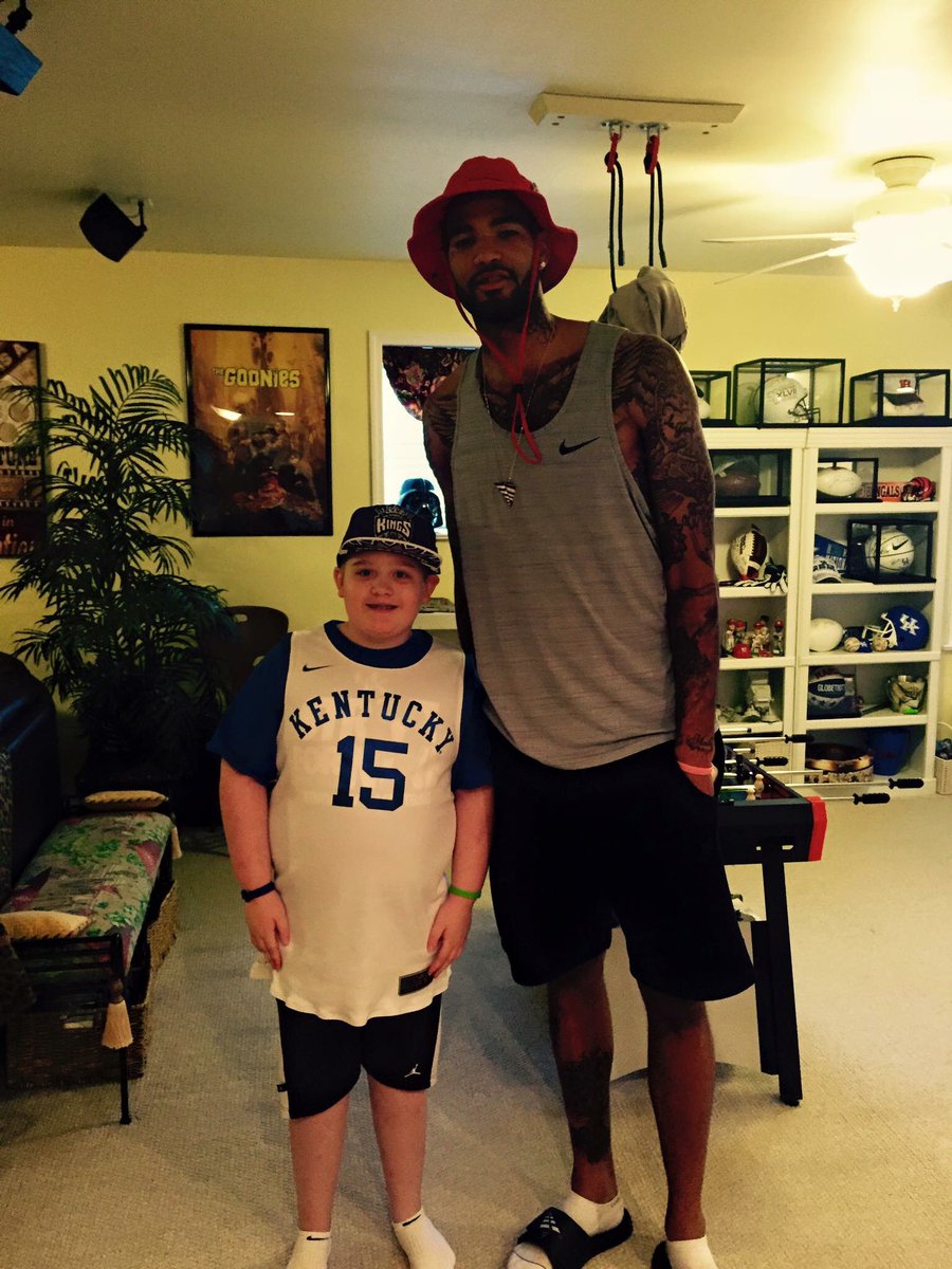 TeamTobyRocks's tweet photo. @THEwillieCS15 memories of last year's UK Louisville game are bringing hospital smiles today! Thanks for making a difference in Toby's life! https://t.co/9dMoCwVyAa