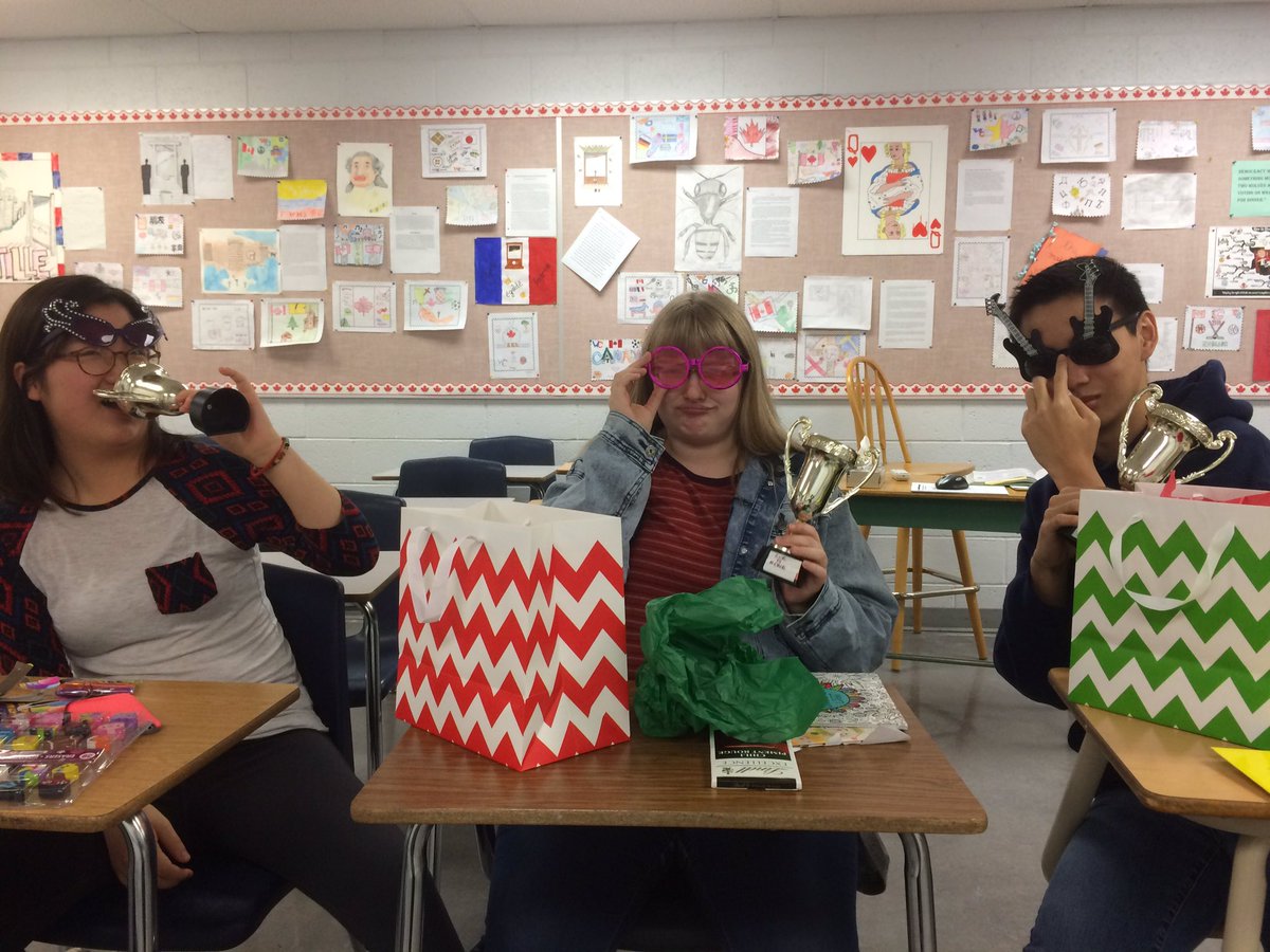 HurtsToTheBowl's tweet image. Merry Christmas to my IB Nerd Herd #GaggleOfGeeks #HaveFunToo #Balance