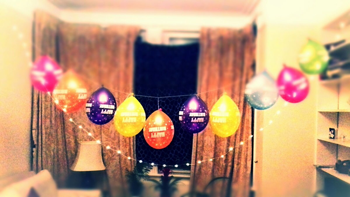 dunford_james's tweet image. My girlfriend surprised me with chmpagne, presents and some  balloons for my birthday. Bless her! 😁