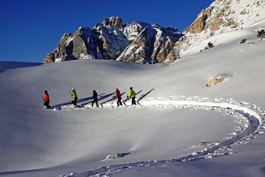 Let's snowshoeing before the next Christmas blowout! ;-) #insideveneto ow.ly/k9RL307entp