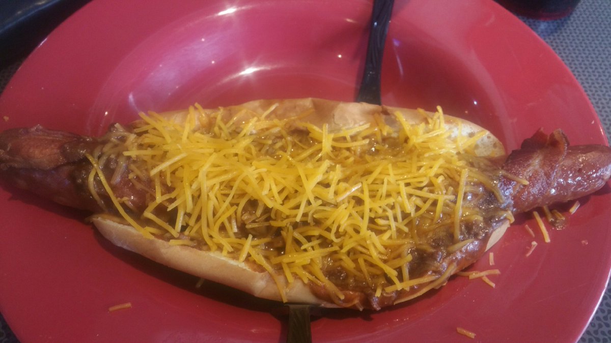 71buickfreak's tweet photo. Yes, that is a bacon-wrapped chili cheese coney. #thegarage #manfood https://t.co/KZ05wTkYCa