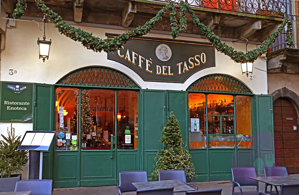 Caffè del Tasso 1476, in Bergamo, Italy.
The elegant lounges of Caffè del Tasso 1476, colored by the lights and the Christmas decorations.