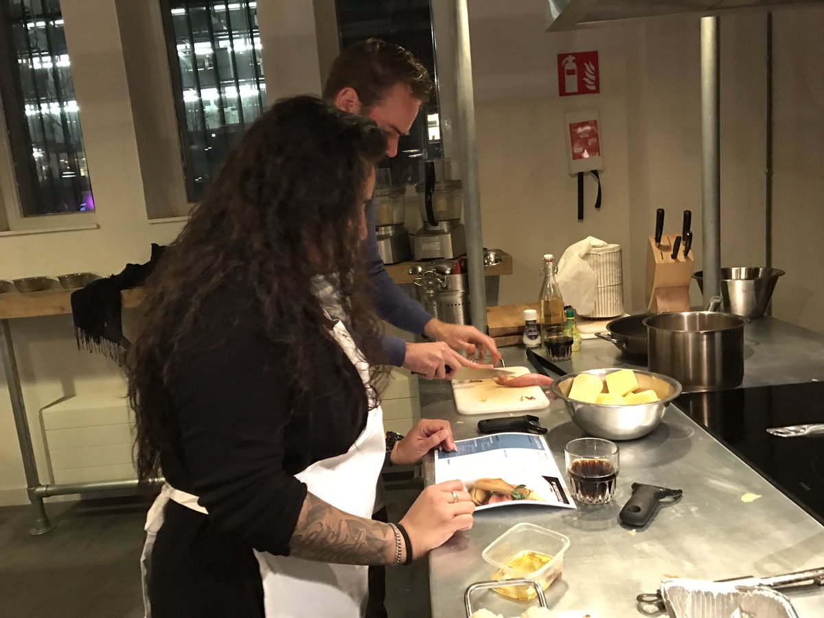 rob_handpicked's tweet image. Koken met @trivoly en mobile team @esites 🌶