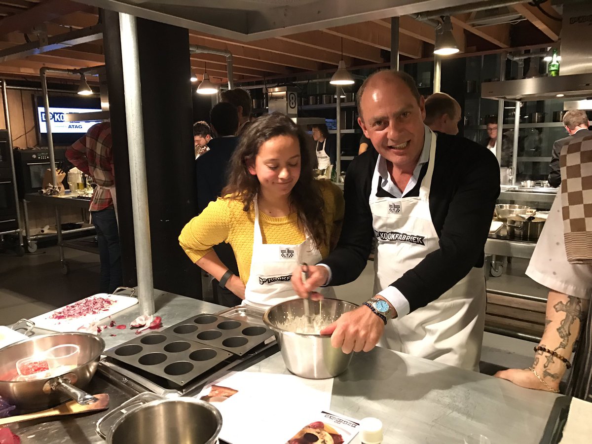 rob_handpicked's tweet image. Koken met @trivoly en mobile team @esites 🌶
