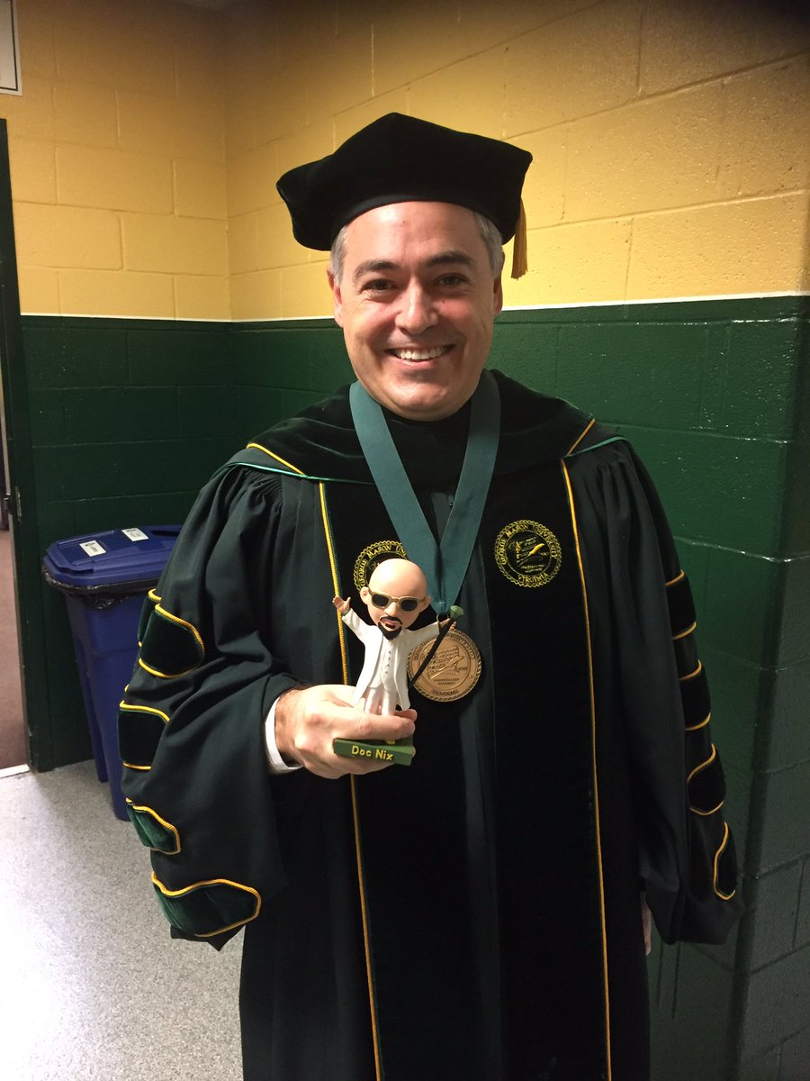 gmugreenmachine's tweet photo. @GeorgeMasonU @DocNix12 #WhereIsDoc at #MasonGrad #Mason2016 #MasonGrad2016 @CabreraAngel @bethcabrera https://t.co/IT7soN2SMr