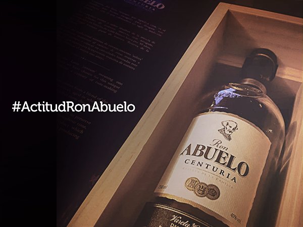 Ron Abuelo Centuria es un Reserva de la Familia con sabor semi-dulce y maderoso, aroma complejo de notas acarameladas y de un ligero tostado