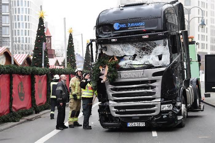 PinnPolitics's tweet photo. ISIS Claims Responsibility For Berlin Attack; Terror Victim Families Sue Social Media https://t.co/lG8MRA4vzI https://t.co/0azTkyUS46