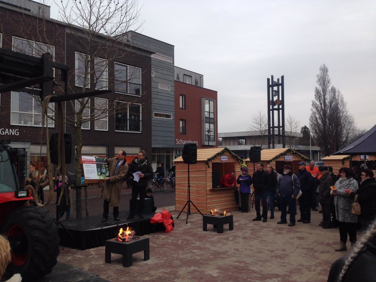 Herinrichting vh oostelijk centrum <a href="/Gorredijk/">Gorredijk</a> feestelijk afgesloten door weth Piet van Dijk <a href="/Opsterland/">Gemeente Opsterland</a> <a href="/Annovdwerf/">Anno Van Der Werf</a>